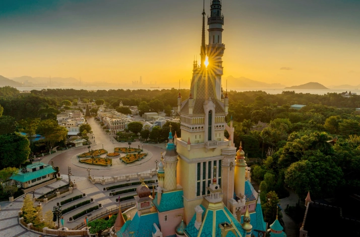 香港迪士尼快速通關設施全攻略：預約等候、尊享卡省時技巧大公開