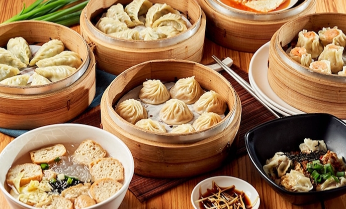 台北市政府站美食全攻略：在地人私藏餐廳與避坑指南