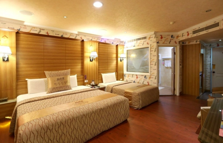 高雄夢時代附近住宿