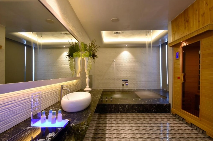 夢時代附近汽車旅館