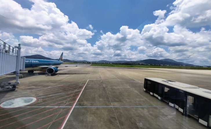 桃園咖啡廳看飛機