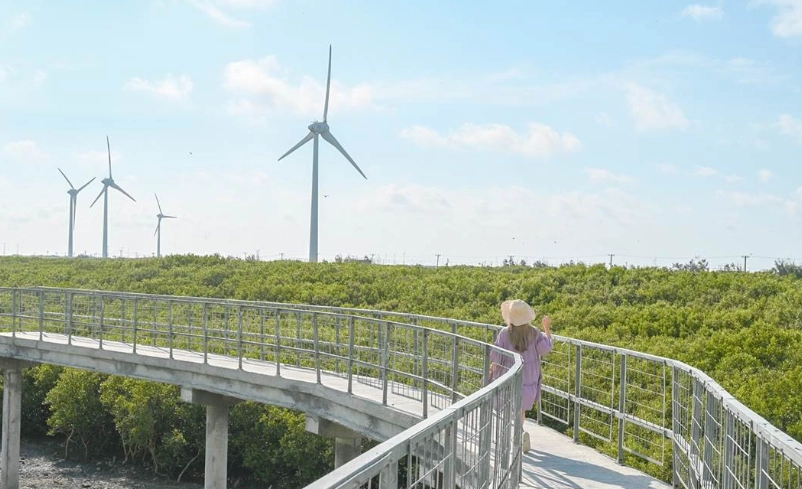 芳苑海空步道附近美食