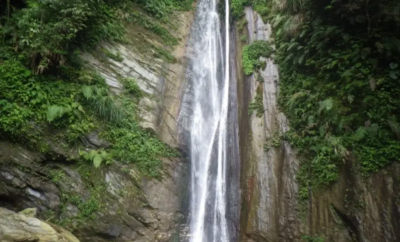 小龍泉瀑布全攻略：交通、地址、拍照技巧與秘境體驗