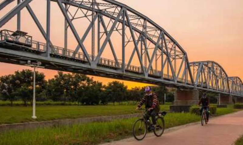 高雄舊鐵橋濕地公園