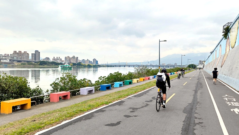 台北河濱自行車道