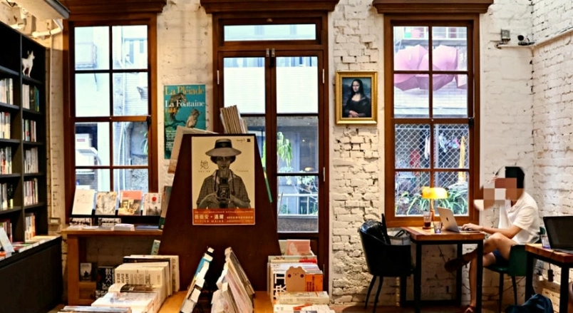 台中情侶約會室內