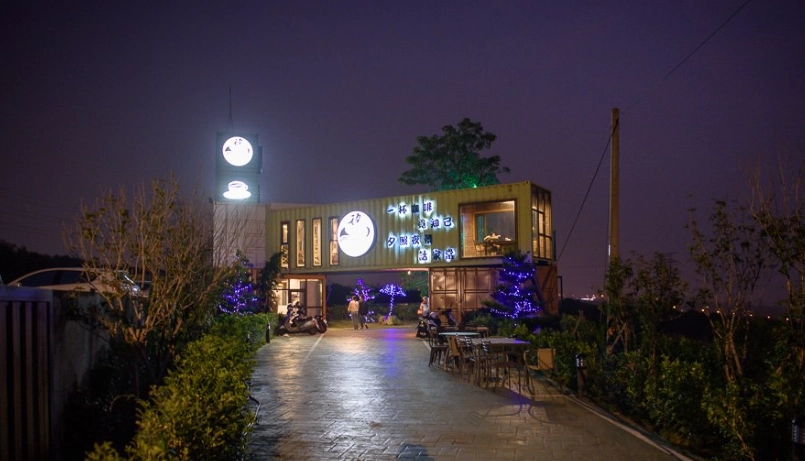 台中情侶約會室內