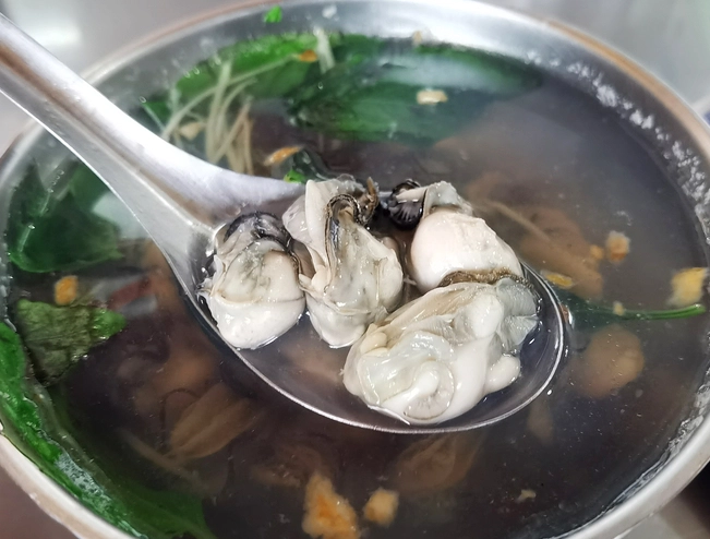 王功老字號鮮蚵餐廳：如何點餐不踩雷與隱藏版吃法