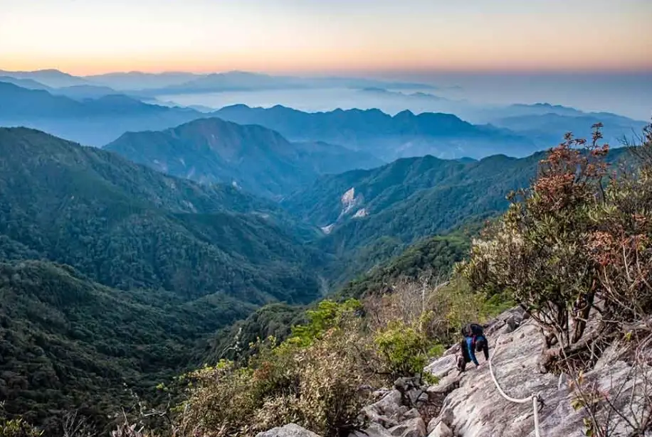 鳶嘴山登山許可