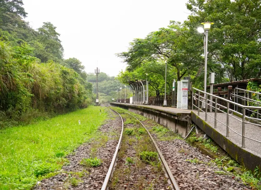 探索台灣郊區秘境：私房路線、交通攻略與省錢玩法全指南