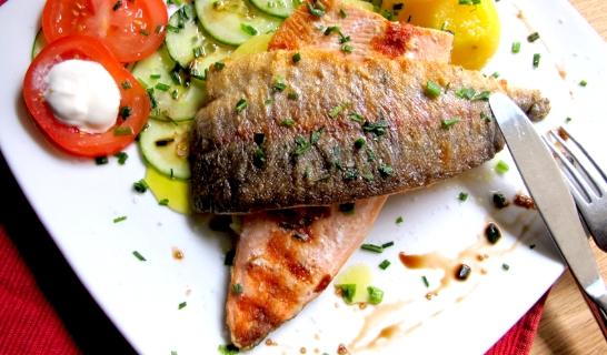 鱒魚料理