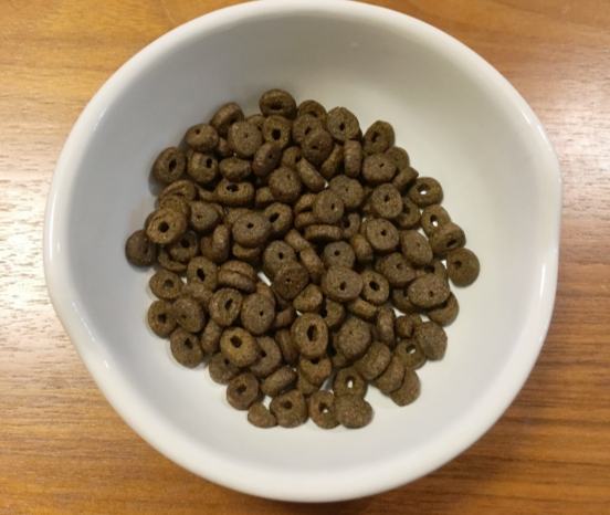 成犬每日餵食量 成犬每日餵食量