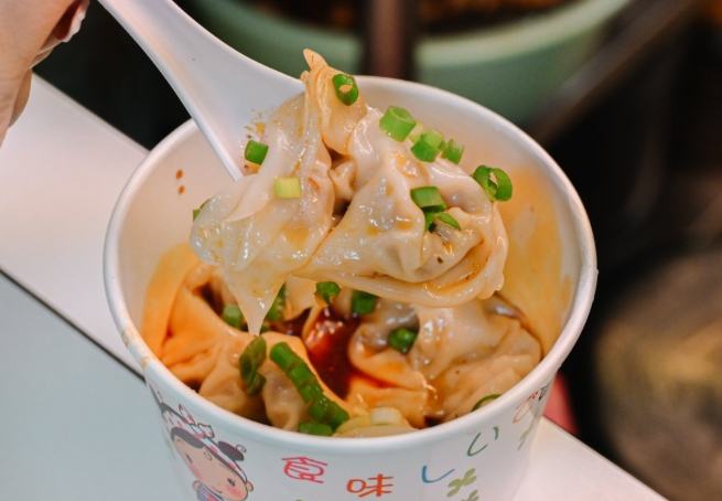 東區頂好紅油炒手：台灣經典小吃的美味秘訣與必吃指南