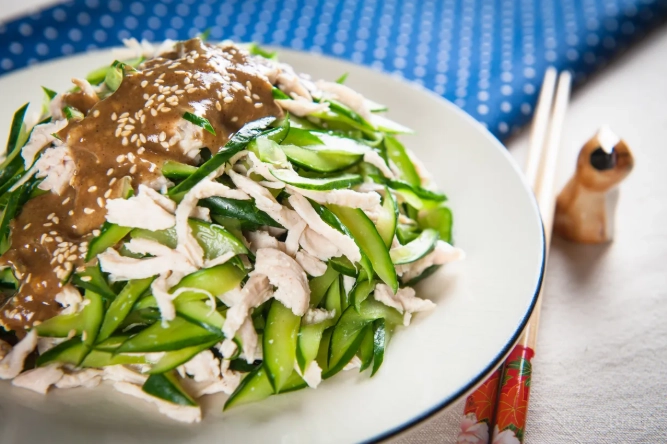 涼拌雞絲洋蔥小黃瓜營養