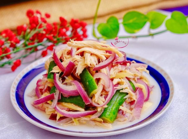 涼拌雞絲洋蔥小黃瓜食譜