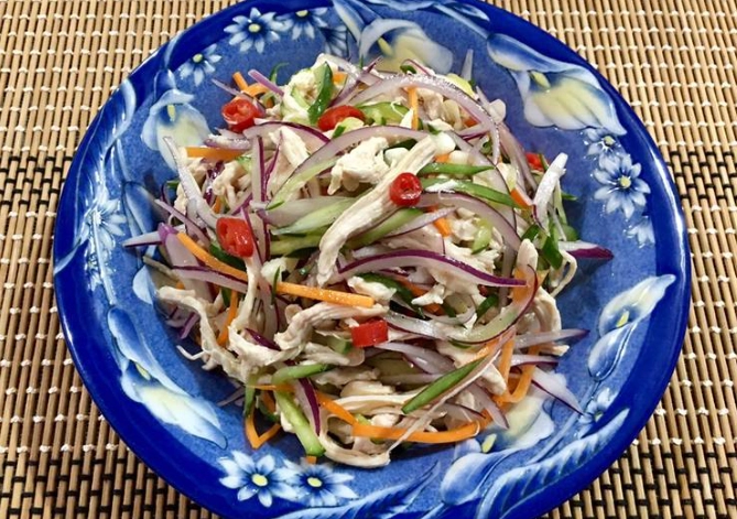 涼拌雞絲洋蔥小黃瓜做法