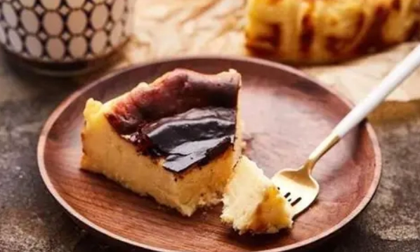 巴斯克蛋糕焦糖色