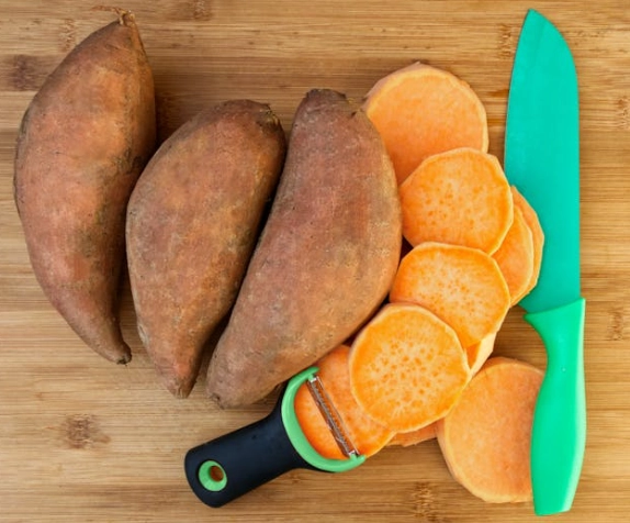 狗狗吃地瓜 狗狗吃地瓜