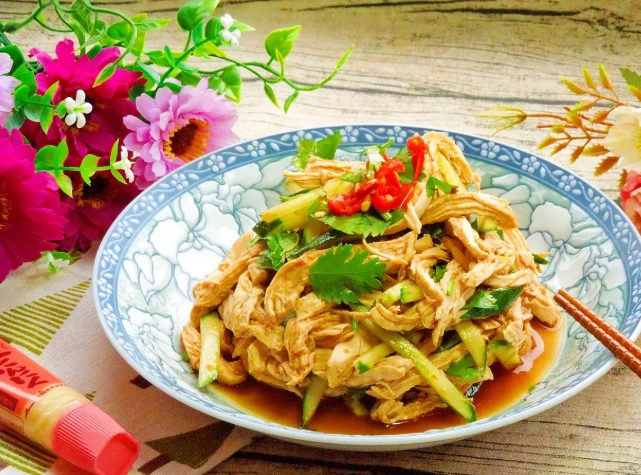 涼拌豆皮雞絲食譜與做法：清爽開胃的夏日涼拌菜全攻略