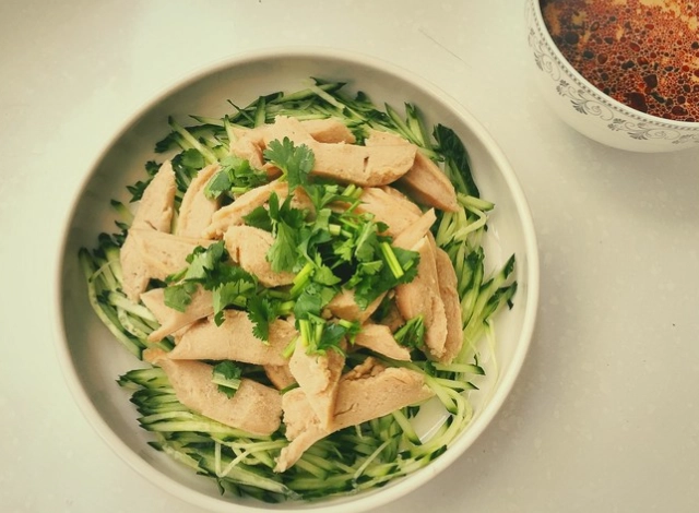 低卡涼拌雞胸肉 低卡涼拌雞胸肉