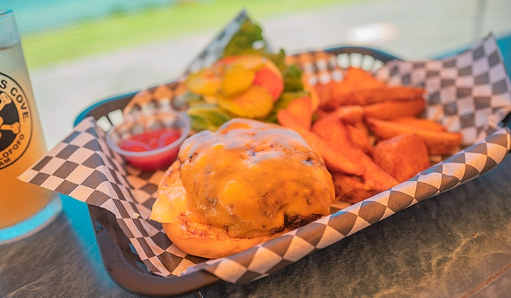 海盜村附近餐廳