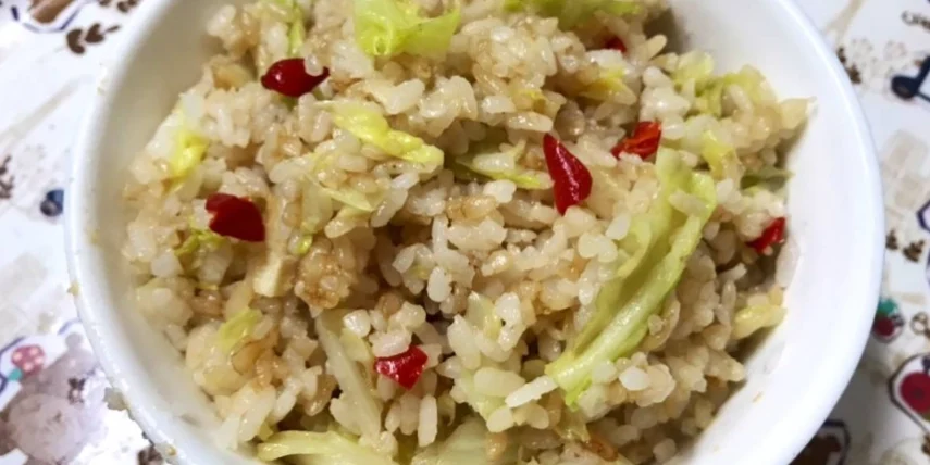 洋蔥高麗菜炒飯