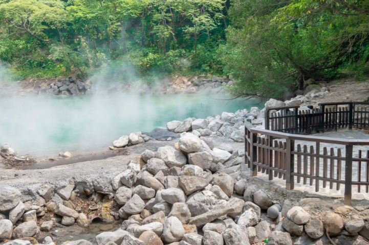 陽明山金山溫泉全攻略：泡湯秘境、交通方式與必遊景點