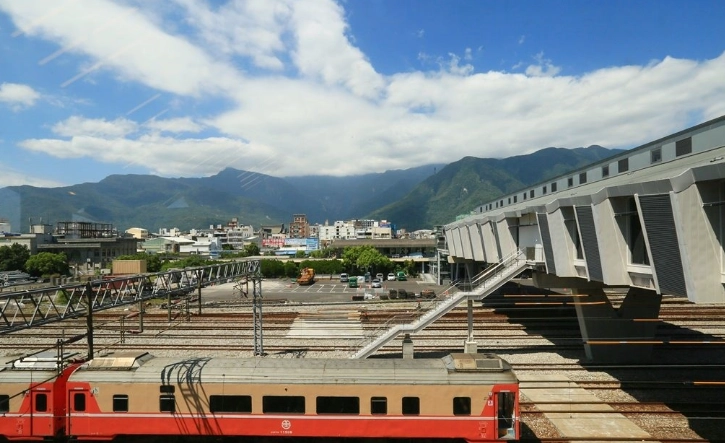 花蓮車站等車