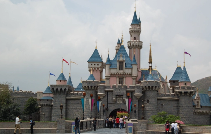 香港迪士尼三歲以下幼兒遊玩全攻略：必玩設施與親子貼士