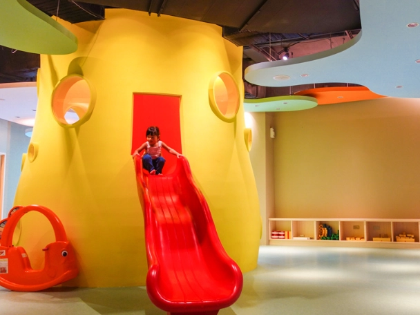 台中室內溜滑梯全攻略：5大親子景點與專家避坑指南