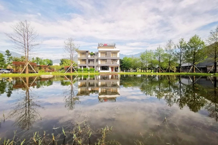 大湖一日遊行程規劃：草莓採果、薑麻園雲海、美食交通全攻略